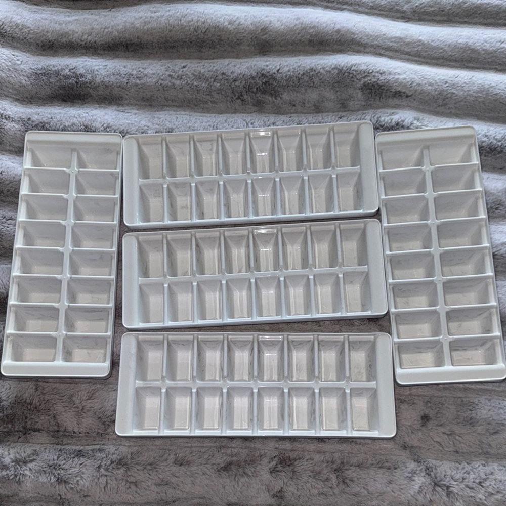 NWT/NWOT White Target ice cube trays